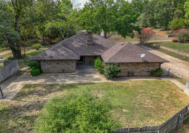 Photo 3 of Single family home for sale at 1690 An County Rd 359, Palestine, TX 75803 | MLS# 21397786 | Listing updated on 2026-10-05