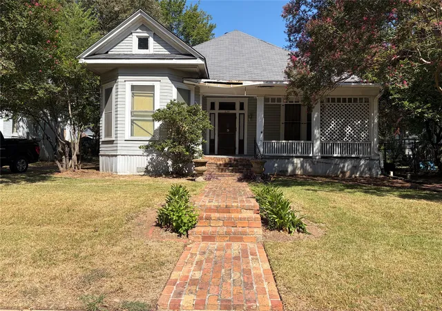 Single family home for sale at 634 Wichita St, Shreveport, LA 71101 | MLS# 21397746