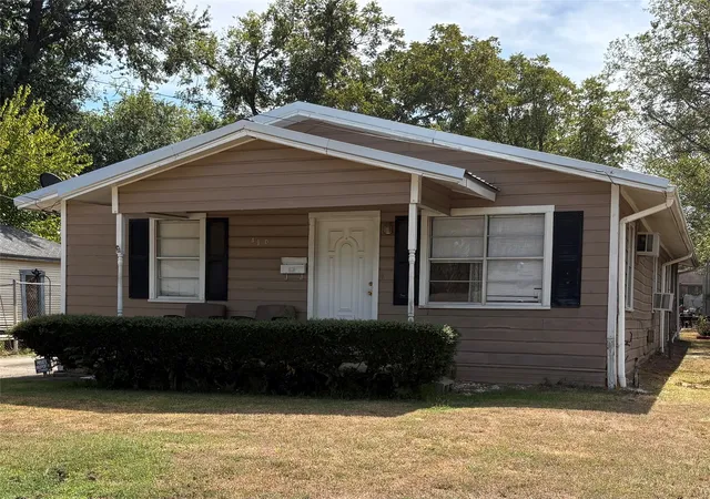 Photo 1 of Single family home for sale at 416 Ross St E, Sulphur Springs, TX 75482 | MLS# 21397404 | Listing updated on 2026-09-29