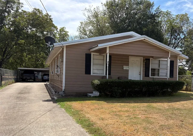 Photo 3 of Single family home for sale at 416 Ross St E, Sulphur Springs, TX 75482 | MLS# 21397404 | Listing updated on 2026-09-29