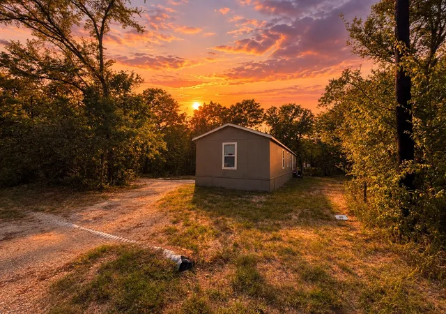 Photo 2 of Manufactured home for sale at 104 Kanawka St, Mabank, TX 75156 | MLS# 21397789 | Listing updated on 2026-09-28