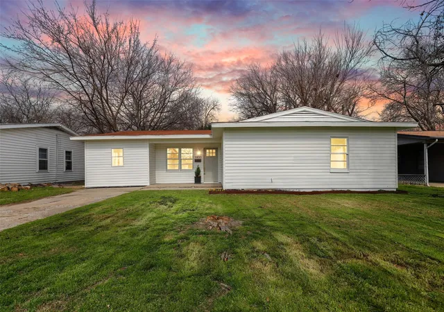 Photo 1 of Single family home for sale at 5832 Tracyne Dr, Westworth Village, TX 76114 | MLS# 21397833 | Listing updated on 2026-09-29