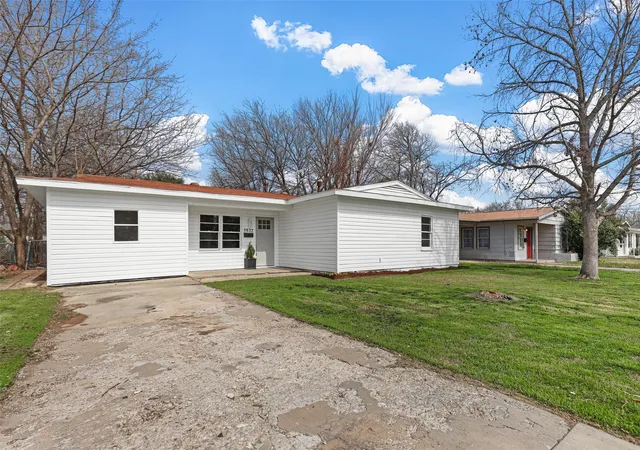 Photo 2 of Single family home for sale at 5832 Tracyne Dr, Westworth Village, TX 76114 | MLS# 21397833 | Listing updated on 2026-09-29