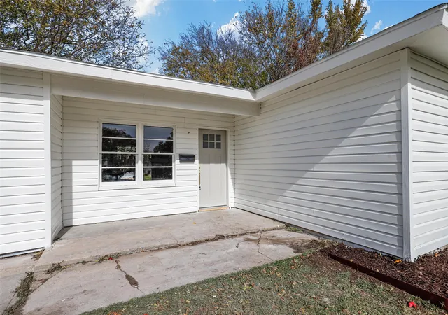 Photo 3 of Single family home for sale at 5832 Tracyne Dr, Westworth Village, TX 76114 | MLS# 21397833 | Listing updated on 2026-09-29