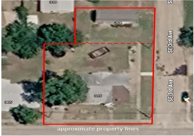 Photo 2 of Single family home for sale at 315 Martin Luther King Jr St, Mineral Wells, TX 76067 | MLS# 21397591 | Listing updated on 2026-09-30