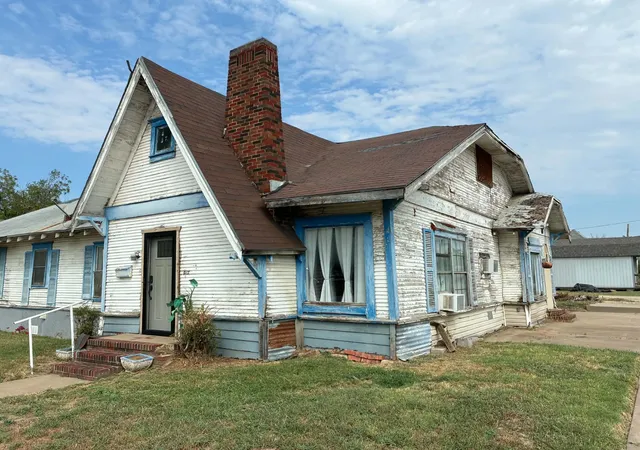 Photo 3 of Single family home for sale at 315 Martin Luther King Jr St, Mineral Wells, TX 76067 | MLS# 21397591 | Listing updated on 2026-09-30