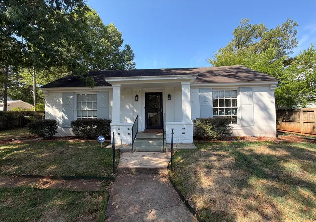 Photo 1 of Single family home for sale at 1113 S Sylvan Ave, Palestine, TX 75801 | MLS# 21397873 | Listing updated on 2026-09-29