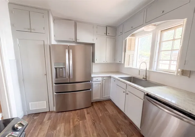 Photo 2 of Single family home for sale at 1113 S Sylvan Ave, Palestine, TX 75801 | MLS# 21397873 | Listing updated on 2026-09-29