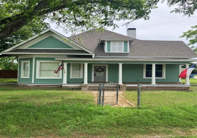 Photo 2 of Single family home for sale at 200 N Ave C, Cross Plains, TX 76443 | MLS# 21397697 | Listing updated on 2026-09-30