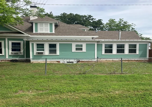 Photo 3 of Single family home for sale at 200 N Ave C, Cross Plains, TX 76443 | MLS# 21397697 | Listing updated on 2026-09-30