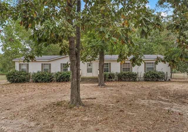 Photo 2 of Manufactured home for sale at 8162 Peaceful Ln, Shreveport, LA 71107 | MLS# 21397916 | Listing updated on 2026-10-07