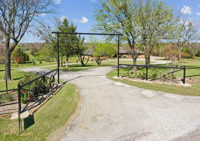 Photo 3 of Single family home for sale at 4517 Old Sherman Rd, Whitesboro, TX 76273 | MLS# 21397958 | Listing updated on 2026-09-29