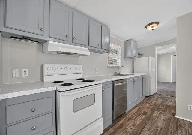Photo 2 of Single family home for sale at 5907 Arkansas Trl, Granbury, TX 76048 | MLS# 21397723 | Listing updated on 2026-09-29