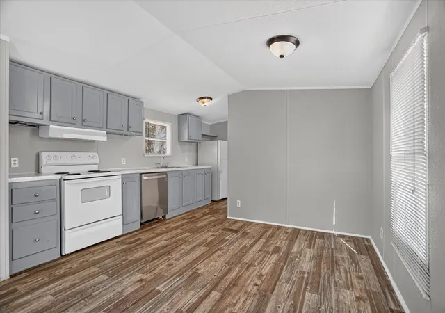 Photo 3 of Single family home for sale at 5907 Arkansas Trl, Granbury, TX 76048 | MLS# 21397723 | Listing updated on 2026-09-29