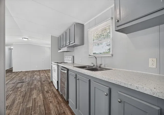 Photo 4 of Single family home for sale at 5907 Arkansas Trl, Granbury, TX 76048 | MLS# 21397723 | Listing updated on 2026-09-29