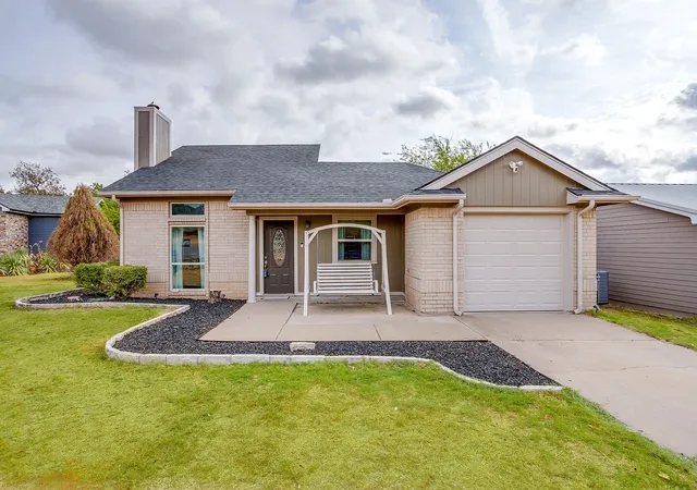 Photo 1 of Single family home for sale at 507 Heather Dr, Granbury, TX 76048 | MLS# 21397130 | Listing updated on 2026-10-08