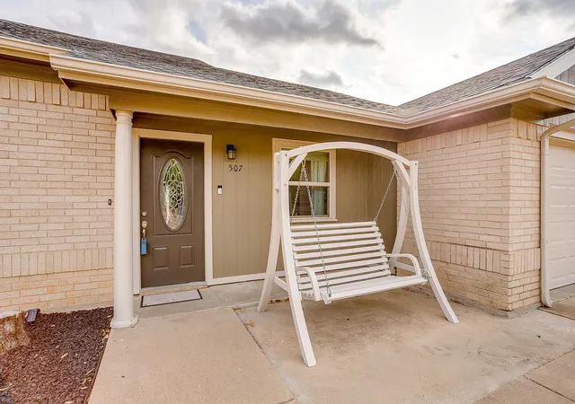 Photo 3 of Single family home for sale at 507 Heather Dr, Granbury, TX 76048 | MLS# 21397130 | Listing updated on 2026-10-08