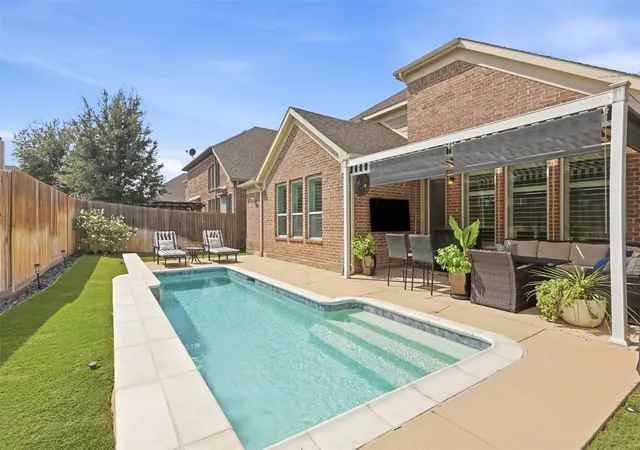 Photo 3 of Single family home for sale at 4028 Alpine Rose Ct, Roanoke, TX 76262 | MLS# 21397581 | Listing updated on 2026-10-09