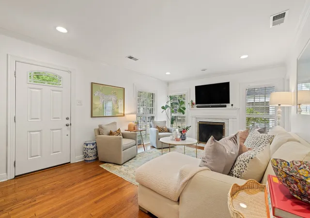 Photo 2 of Single family home for sale at 6018 Ellsworth Ave, Dallas, TX 75206 | MLS# 21397931 | Listing updated on 2026-10-10