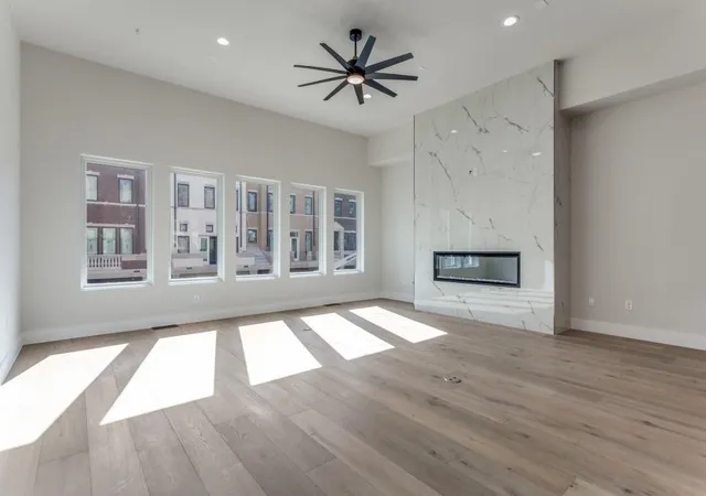 Photo 2 of Condo for sale at 250 E Dallas St #112, Grapevine, TX 76051 | MLS# 21394128 | Listing updated on 2026-09-29