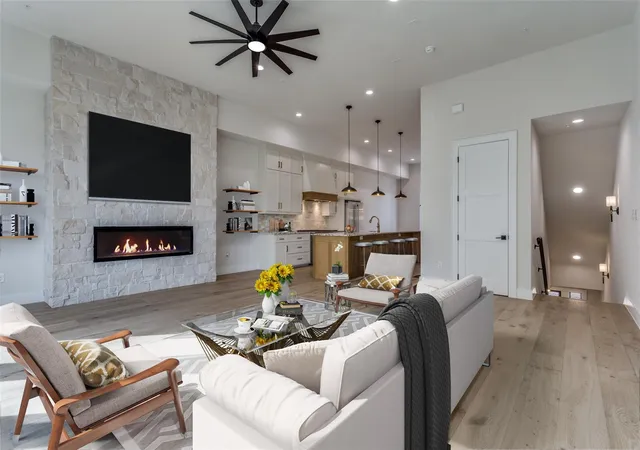 Photo 2 of Condo for sale at 250 E Dallas St #114, Grapevine, TX 76051 | MLS# 21397324 | Listing updated on 2026-09-29