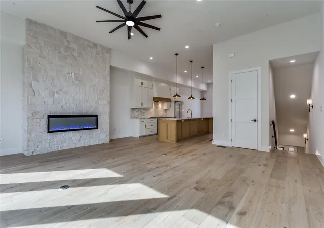 Photo 3 of Condo for sale at 250 E Dallas St #114, Grapevine, TX 76051 | MLS# 21397324 | Listing updated on 2026-09-29