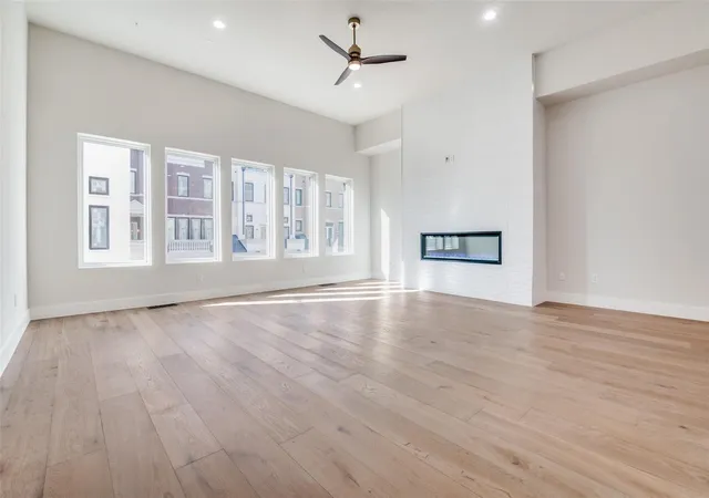 Photo 2 of Condo for sale at 250 E Dallas St #124, Grapevine, TX 76051 | MLS# 21397325 | Listing updated on 2026-09-30