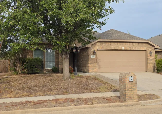 Photo 2 of Single family home for sale at 601 Crestview Ct, Saginaw, TX 76179 | MLS# 21397593 | Listing updated on 2026-09-29