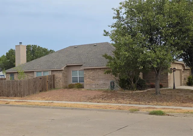 Photo 3 of Single family home for sale at 601 Crestview Ct, Saginaw, TX 76179 | MLS# 21397593 | Listing updated on 2026-09-29