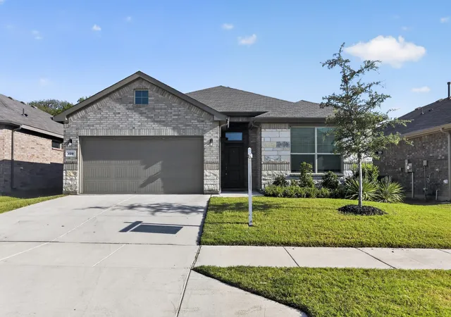 Photo 1 of Single family home for sale at 400 Dunmore Dr, Haslet, TX 76052 | MLS# 21370316 | Listing updated on 2026-09-29