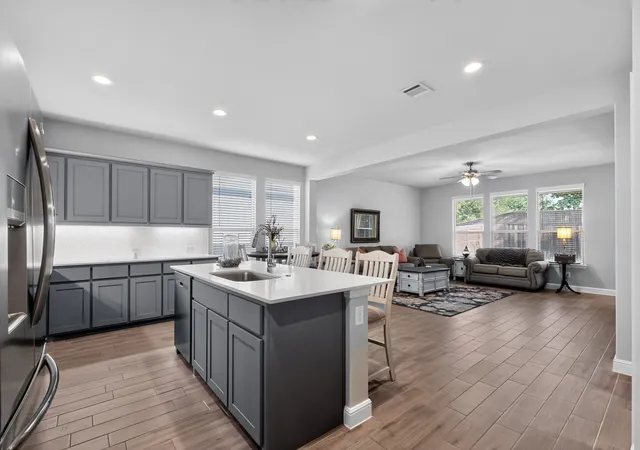 Photo 3 of Single family home for sale at 400 Dunmore Dr, Haslet, TX 76052 | MLS# 21370316 | Listing updated on 2026-09-29