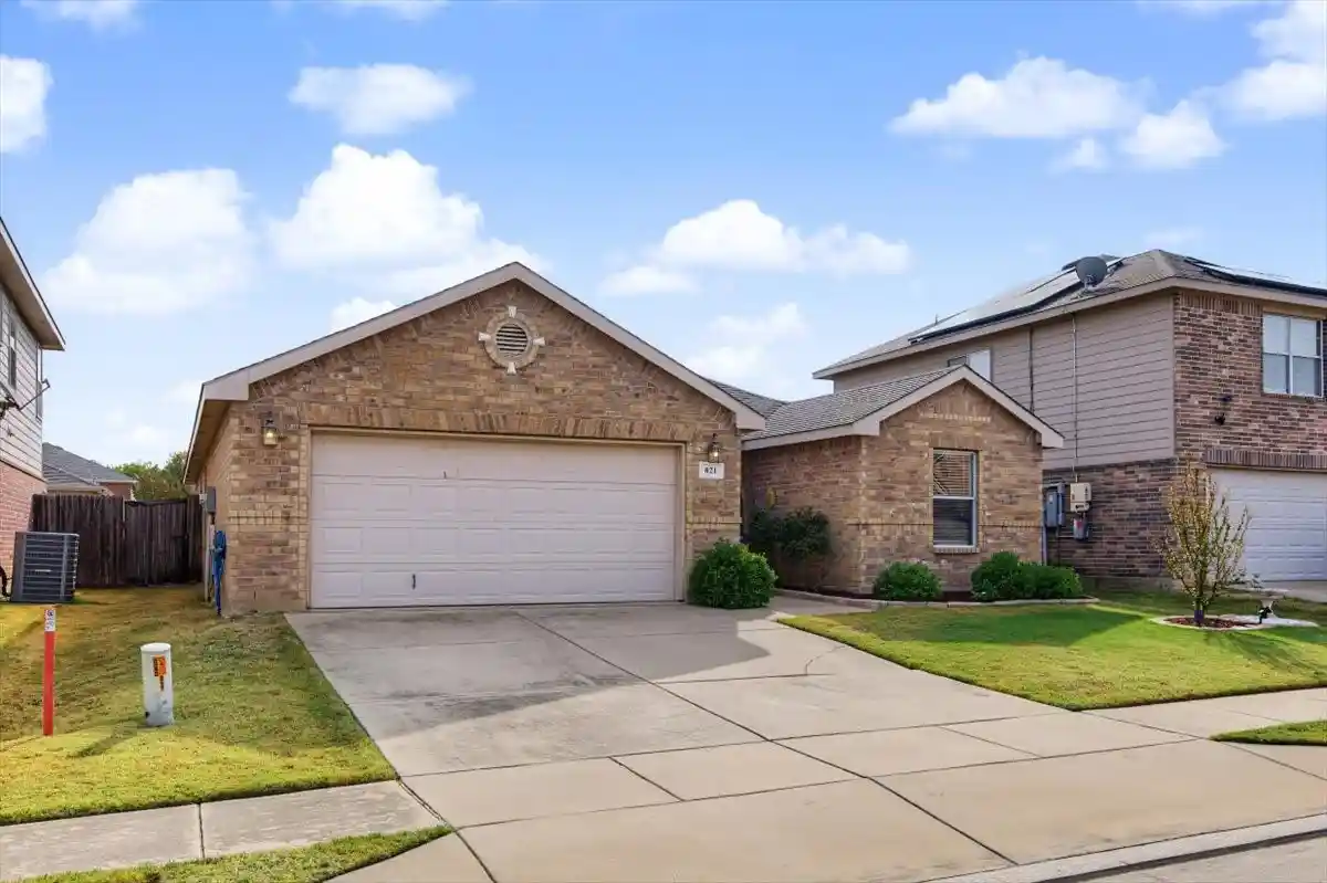 Photo 1 of Single family home for sale at 821 Green Heath Ave, Fort Worth, TX 76120 | MLS# 21396153 | Listing updated on 2026-10-29