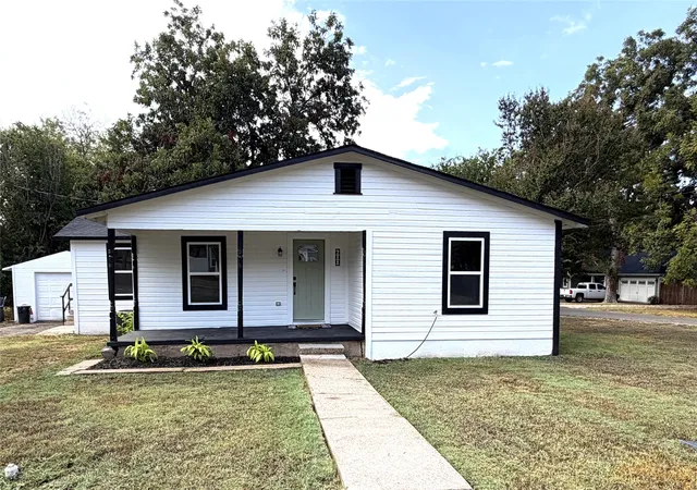 Photo 1 of Single family home for sale at 600 Scurlock St, Grandview, TX 76050 | MLS# 21397754 | Listing updated on 2026-10-01