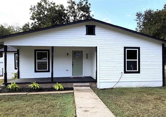 Photo 2 of Single family home for sale at 600 Scurlock St, Grandview, TX 76050 | MLS# 21397754 | Listing updated on 2026-10-01
