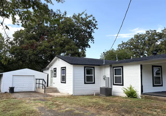 Photo 3 of Single family home for sale at 600 Scurlock St, Grandview, TX 76050 | MLS# 21397754 | Listing updated on 2026-10-01