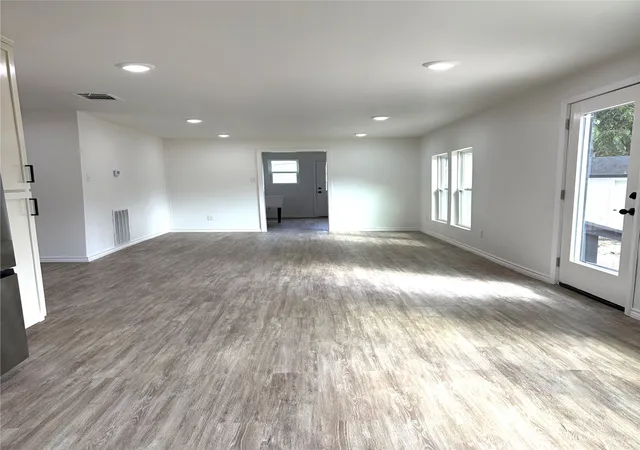 Photo 4 of Single family home for sale at 600 Scurlock St, Grandview, TX 76050 | MLS# 21397754 | Listing updated on 2026-10-01