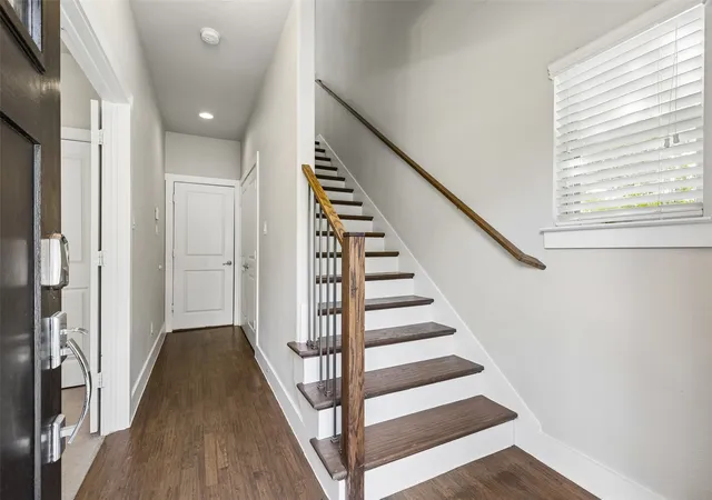 Photo 3 of Townhouse for sale at 1303 Rancho Mirage Dr, Dallas, TX 75204 | MLS# 21398044 | Listing updated on 2026-09-29