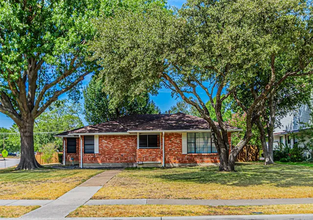 Photo 1 of Single family home for sale at 216 S Lois Ln, Richardson, TX 75081 | MLS# 21398122 | Listing updated on 2026-10-01