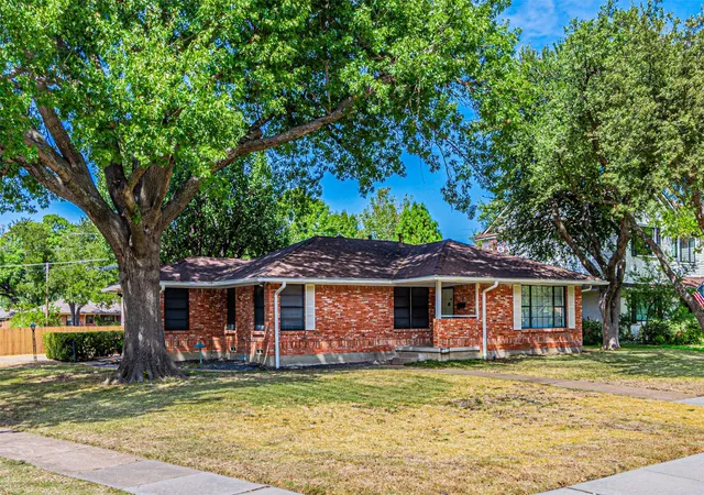 Photo 3 of Single family home for sale at 216 S Lois Ln, Richardson, TX 75081 | MLS# 21398122 | Listing updated on 2026-10-01