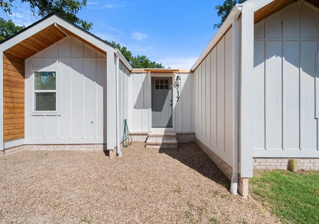Photo 2 of Single family home for sale at 717 Alice St, Mexia, TX 76667 | MLS# 21398157 | Listing updated on 2026-09-29