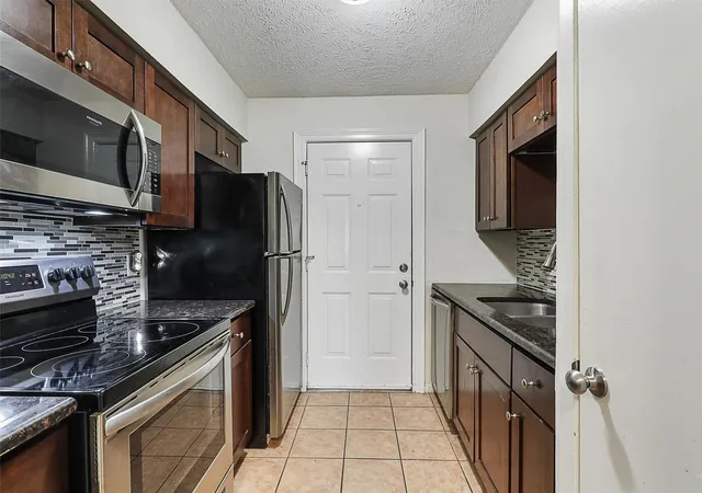 Photo 2 of Condo for sale at 4317 Hartford St #102, Dallas, TX 75219 | MLS# 21398153 | Listing updated on 2026-09-29