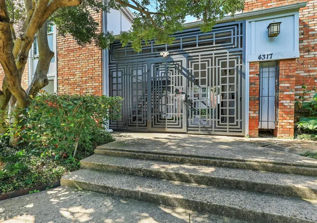 Listing Photo 4 - Condo for sale in building located at 4317 Hartford St, Dallas, TX 75219 - Unit #102