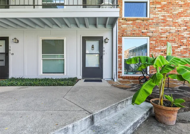 Listing Photo 5 - Condo for sale in building located at 4317 Hartford St, Dallas, TX 75219 - Unit #102