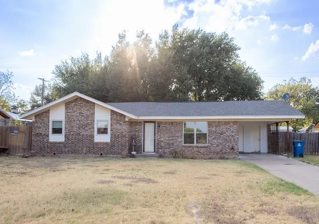 Photo 1 of Single family home for sale at 503 N Harding St, Breckenridge, TX 76424 | MLS# 21398235 | Listing updated on 2026-09-29