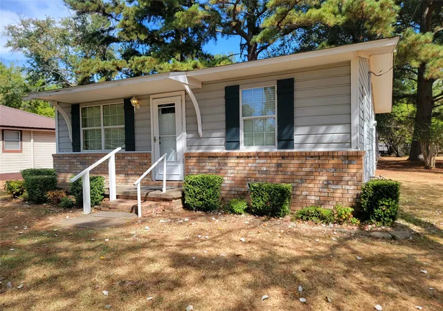 Photo 1 of Single family home for sale at 145 Us Hwy 82 Business, Avery, TX 75554 | MLS# 21397808 | Listing updated on 2026-09-29
