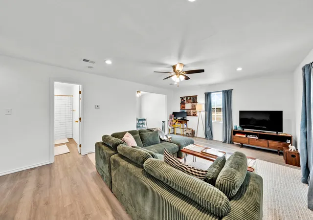 Photo 2 of Single family home for sale at 5259 County Rd 4604, Commerce, TX 75428 | MLS# 21394340 | Listing updated on 2026-09-29