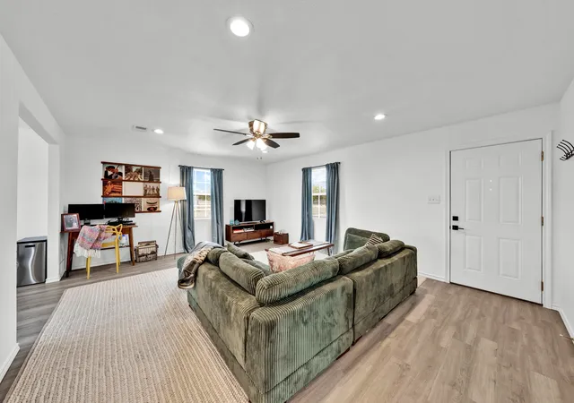 Photo 3 of Single family home for sale at 5259 County Rd 4604, Commerce, TX 75428 | MLS# 21394340 | Listing updated on 2026-09-29