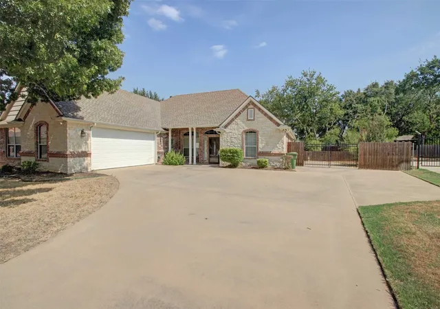 Single family home for sale at 107 Heritage Pl, Glen Rose, TX 76043 | MLS# 21397528