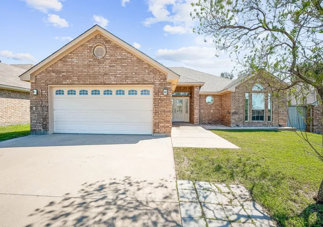 Photo 2 of Single family home for sale at 320 Midnight Shadow, Stephenville, TX 76401 | MLS# 21398288 | Listing updated on 2026-09-29