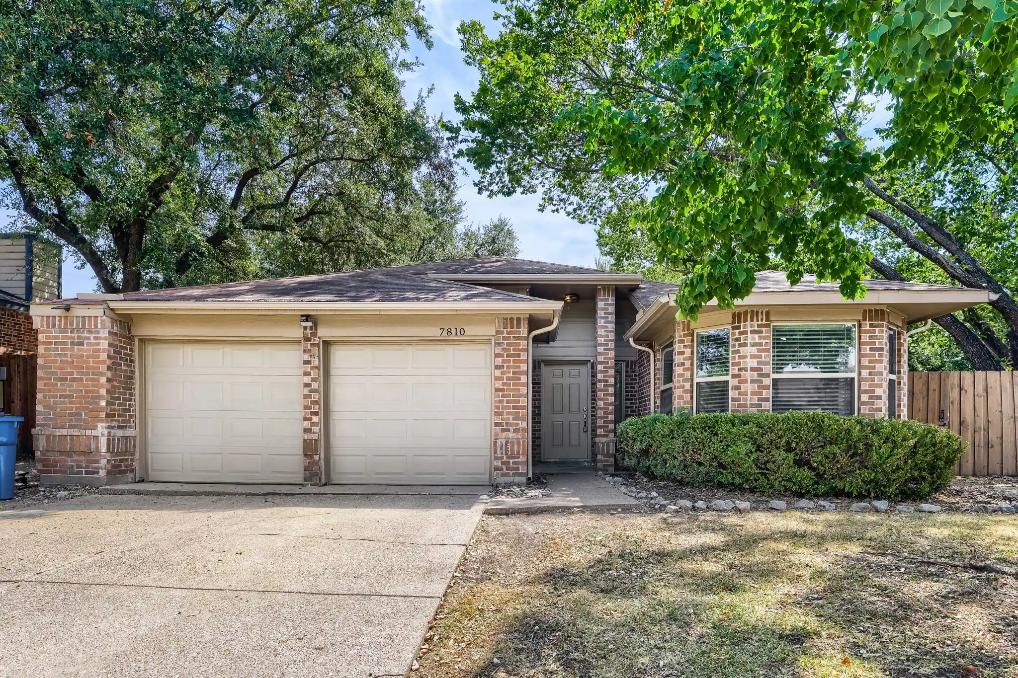 Photo 1 of Single family home for sale at 7810 Ivy Ln, Rowlett, TX 75089 | MLS# 21395487 | Listing updated on 2026-10-28